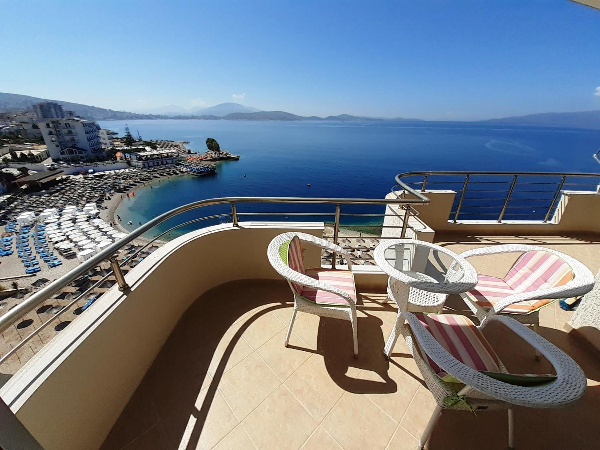 Agora Sea View Apartment Sarandë Buitenkant foto